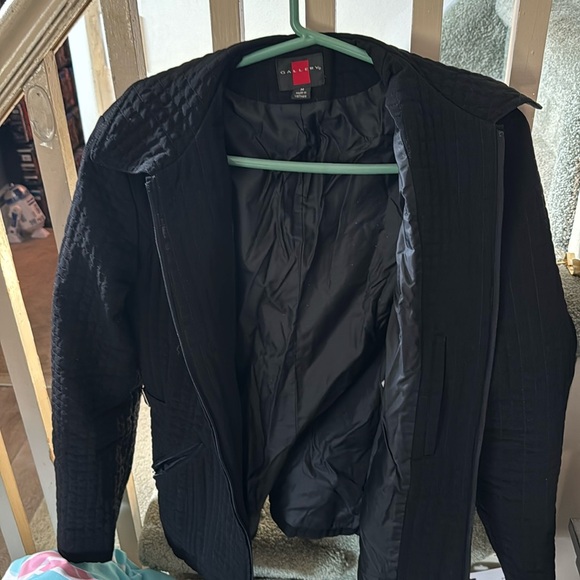 Gallery woman’s medium coat - Picture 1 of 3